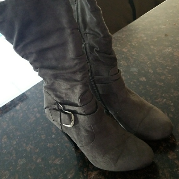Boots - Picture 2 of 7